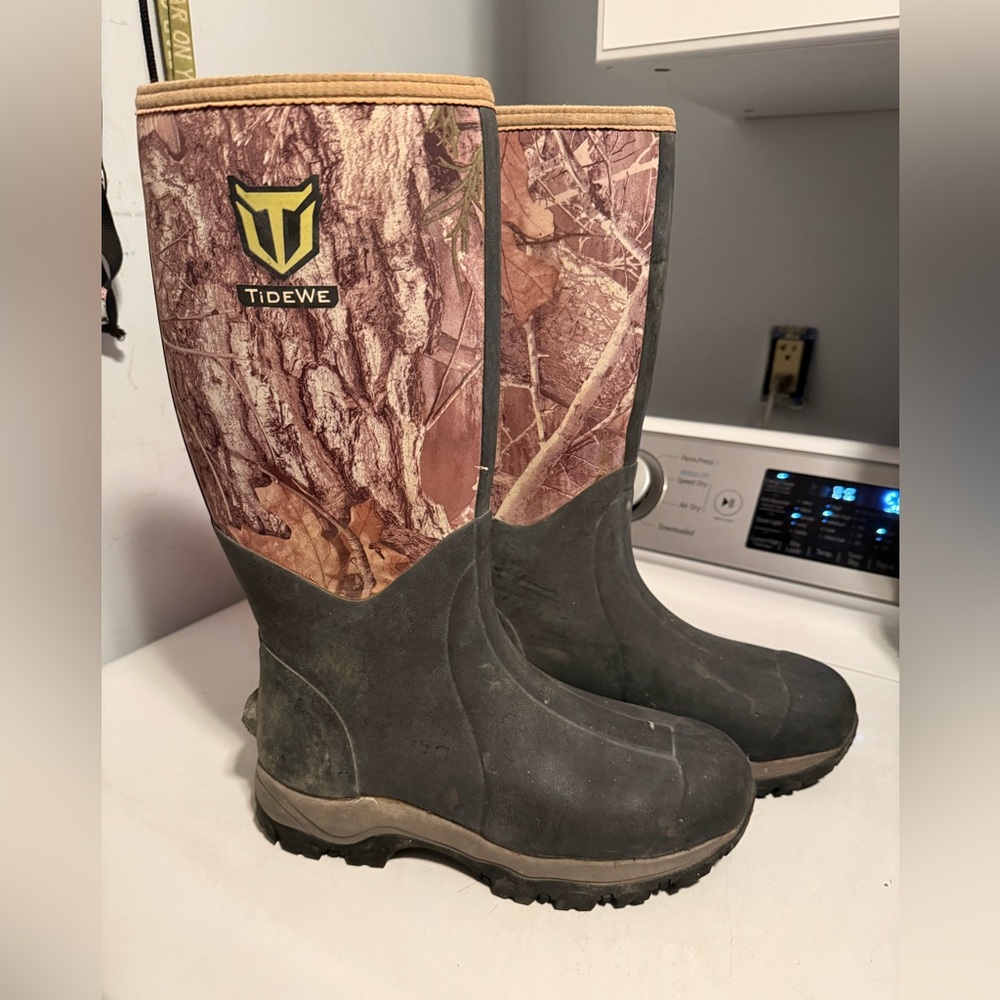 TideWe Women's Camo and Black Boots